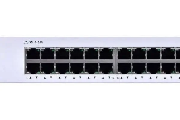 Cisco CBS Unmanaged 24-Port 2x1g Sfp Gigabit Cbs110-24t-Uk