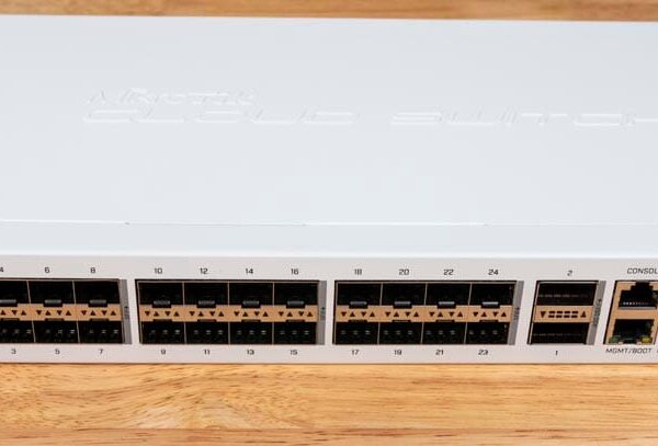 MikroTik Cloud Router Switch CRS326-24S+2Q+RM | 2x 40 Gbps QSFP+ | 24x 10 Gbps SFP+