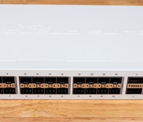 MikroTik Cloud Router Switch CRS326-24S+2Q+RM | 2x 40 Gbps QSFP+ | 24x 10 Gbps SFP+